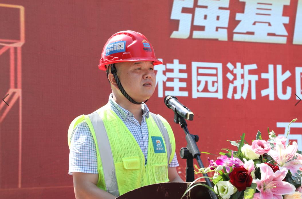 先鋒人物丨大智若愚，做一名騰越建筑的“移山人”