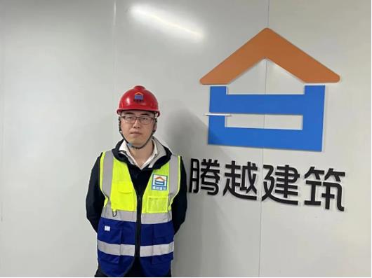 先鋒人物|“我不算聰明，所以要用努力來(lái)彌補(bǔ)”